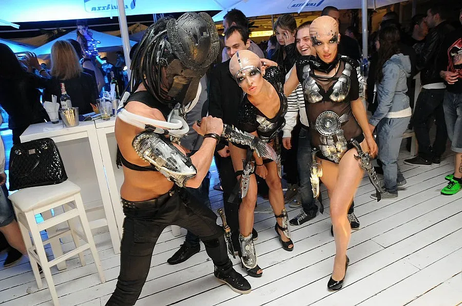 Извънземни откриха дискосезона в Слънчев бряг с гръм и мълнии