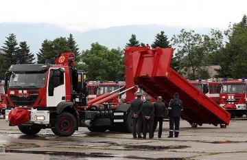 Нови 67 пожарни коли борят огнените стихии