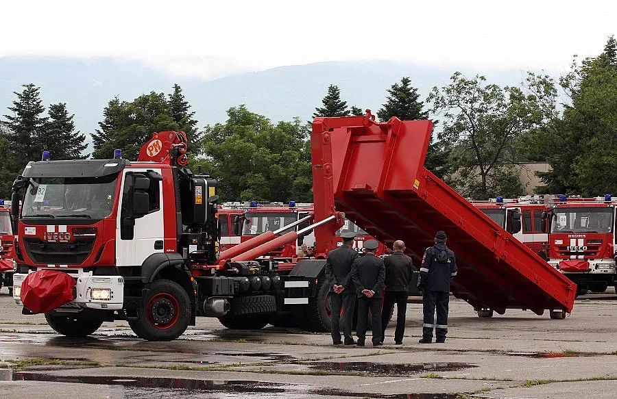 Нови 67 пожарни коли борят огнените стихии