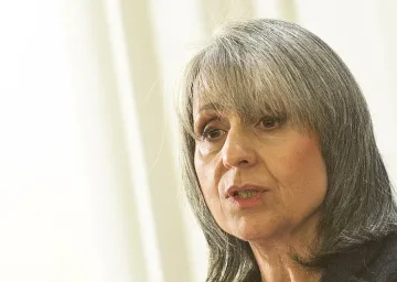 Попова призова за повече популярност на маслодайната роза