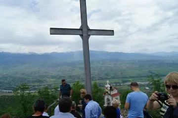 Осветиха основите на нов параклис