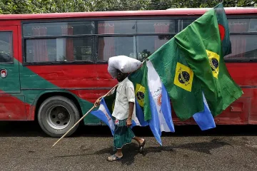 Билетите за световното паднаха до кутия цигари