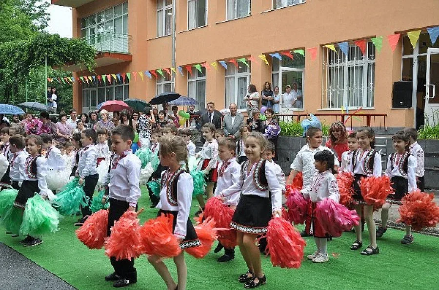 Ден преди 1 юни откриха обновената сграда на ЦДГ „Чайка” 