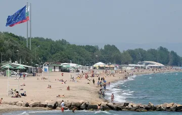 Спасители пазят неохраняемите досега плажове