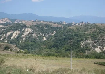 Двама в Спешен център след катастрофа на междуселски път