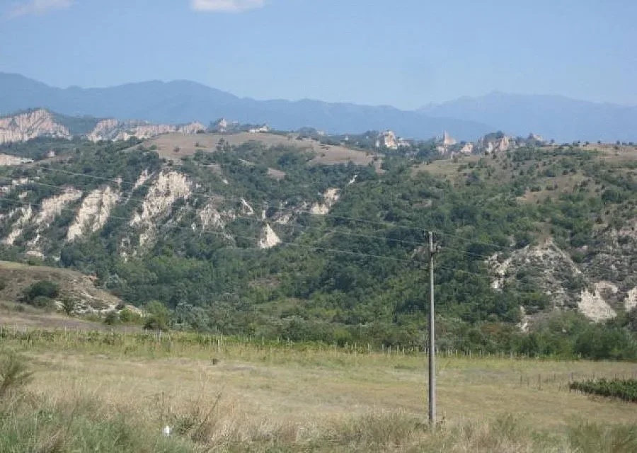 Двама в Спешен център след катастрофа на междуселски път