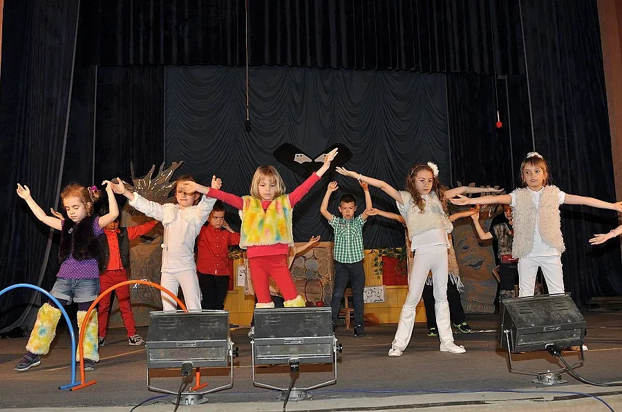 600 деца на „Лачени обувки”