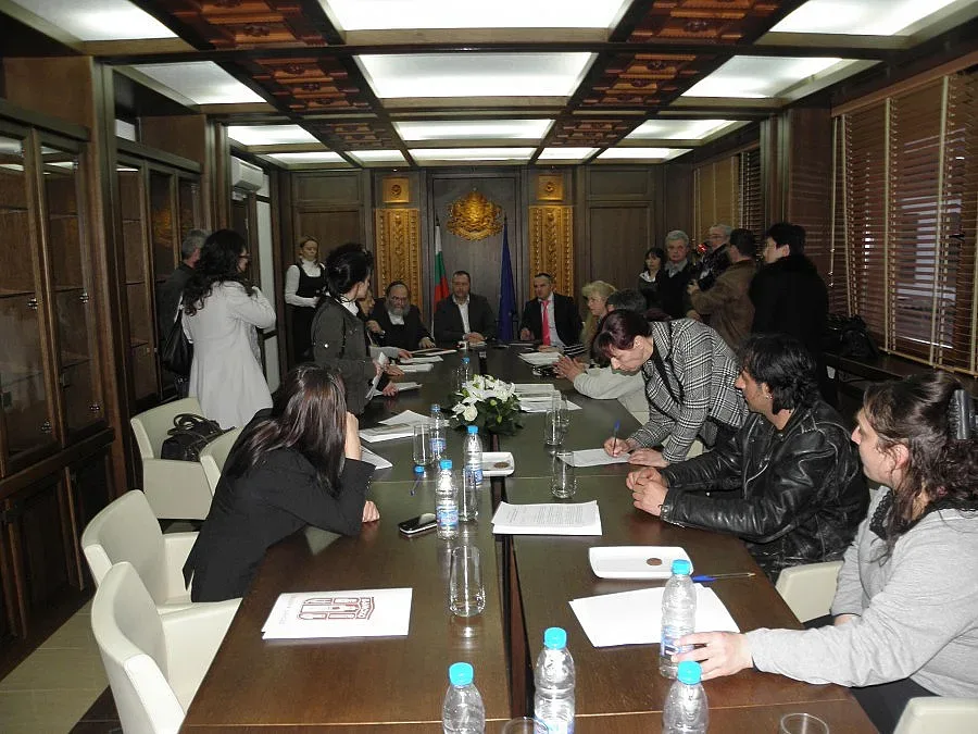 Губернатор иска да спре масови уволнения в „Пиринска мура"