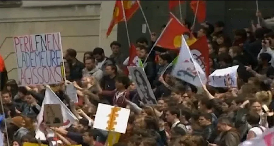 Французите на протест срещу крайните националисти