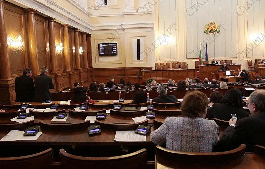 Парламентът гласува вота на недоверие