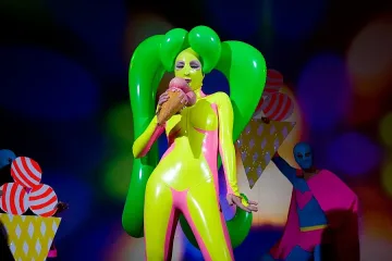 Лейди Гага и Елвис в София