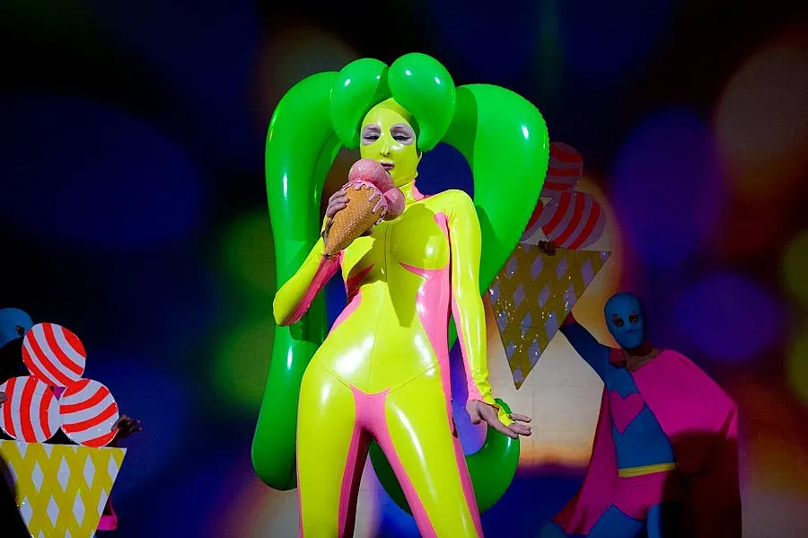 Лейди Гага и Елвис в София