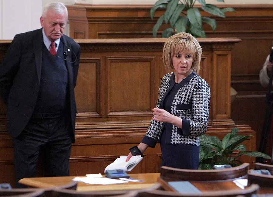 Манолова: 588 000 българи са гласували с преференциално