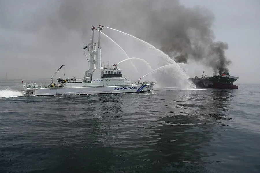 Избухна експлозия на японски танкер