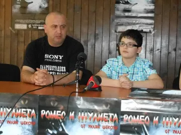 Деца играят в пиесата „Ромео и Жулиета” на Шекспир