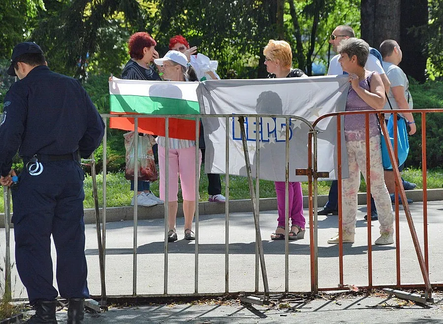 Протестиращи искат оставка на правителството