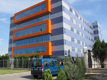 Гръмнал трафопост прати трима в болница 