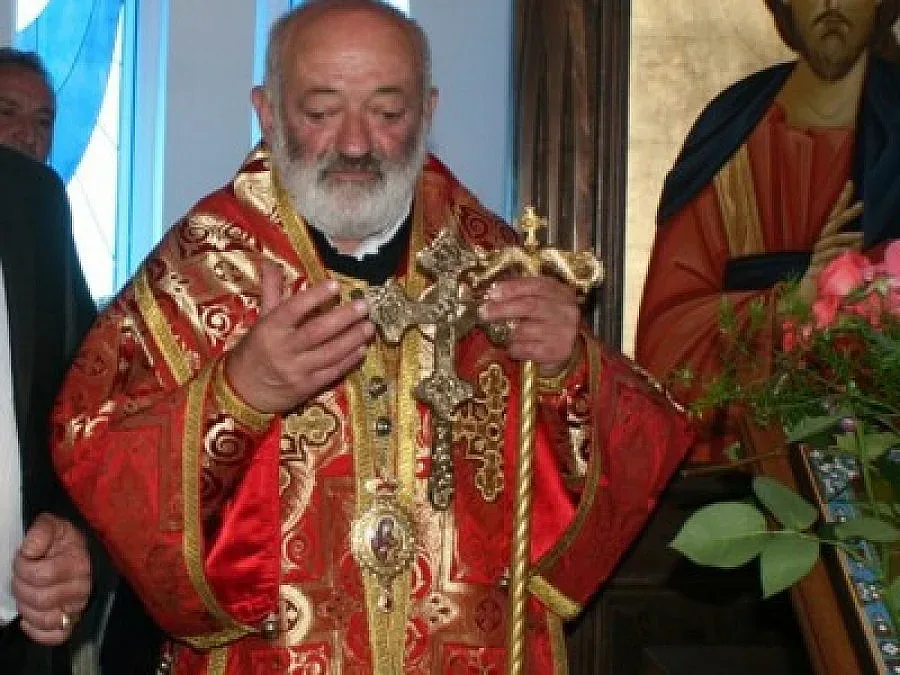 Галактион освещава нова църква на братя Диневи