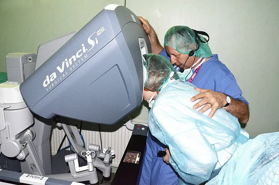 Трети "Да Винчи" оперира рак у нас