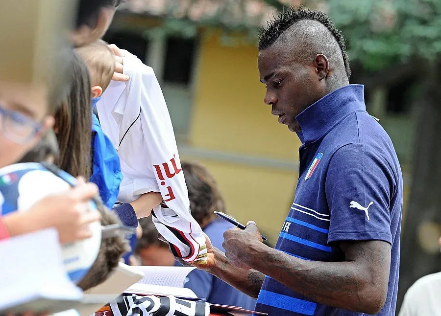 Балотели пред Балотели: Аз съм най-готиният (ВИДЕО)