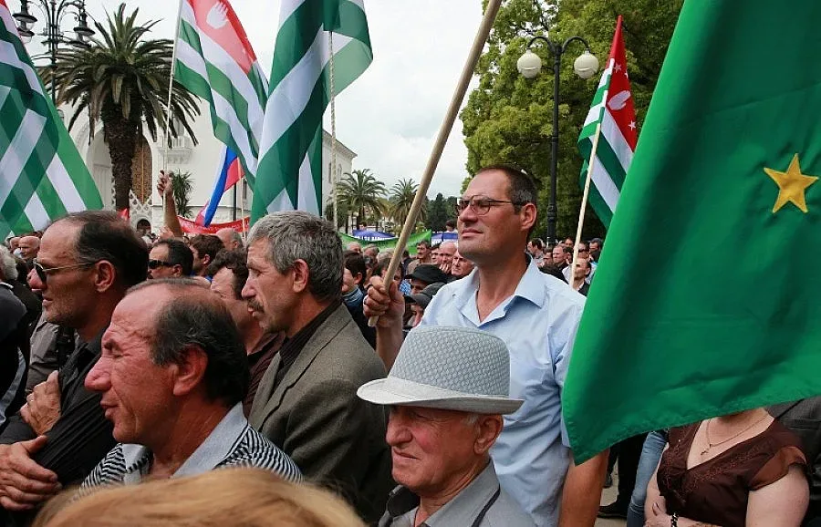 Руски съветници пристигат в Абхазия след опит за преврат