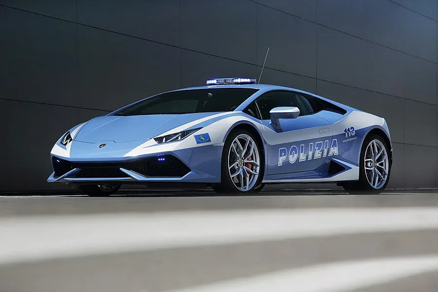 Гонят италианските джигити с Huracan
