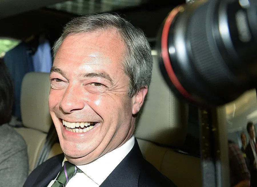 Г-жа Фараж: Той пие и пуши, но не е расист