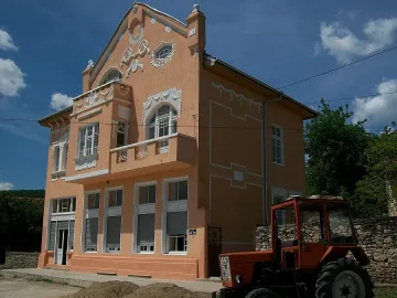 Разкриват тайните на виното пред туристи в Сухиндол