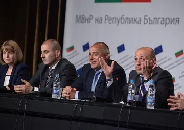 Младок измести Сергей в листата