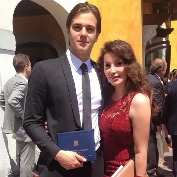 Дарина се хвали със син отличник