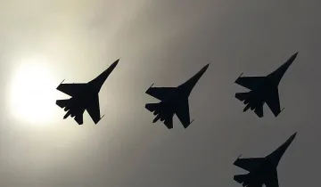 Украински самолети обстрелват превзетото летище в Донецк