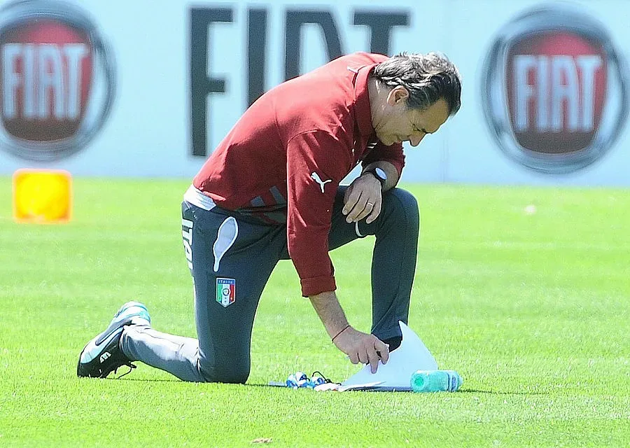 Прандели води Италия до лятото на 2016 година