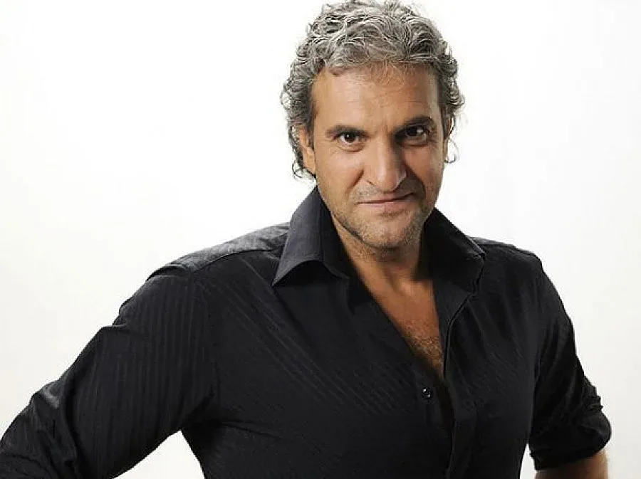 Юлиан Константинов със счупен крак, Фънки го замества като жури