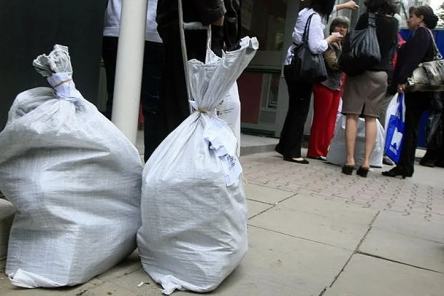 10 часа чакане пред РИК в Благоевград