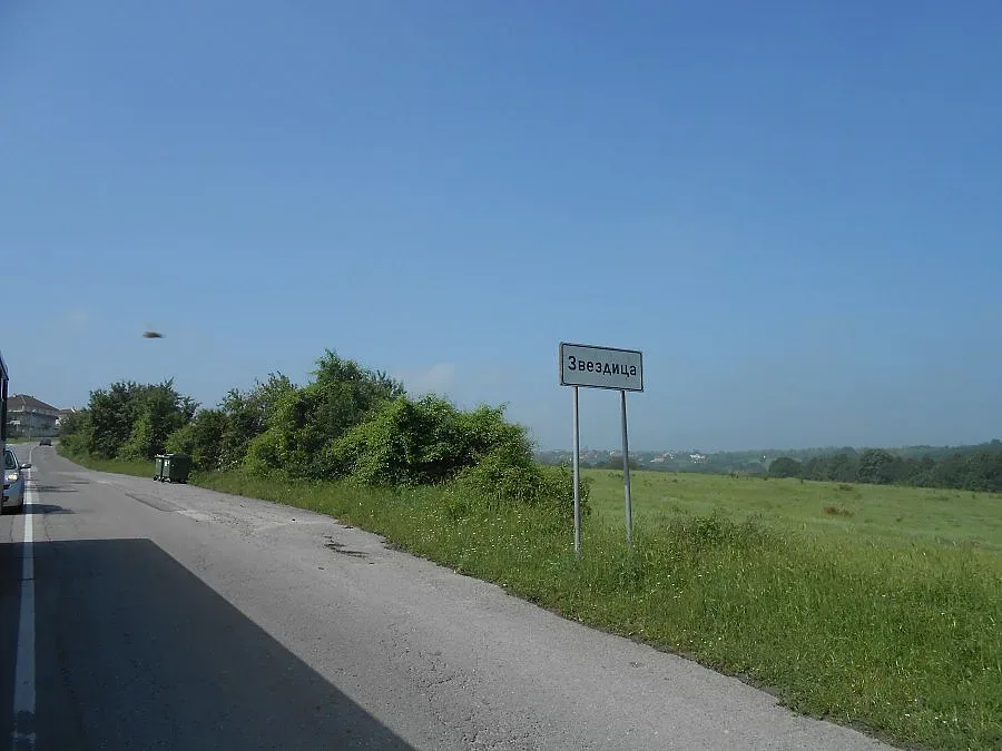 В Звездица: Марсианците първи отидоха до урните