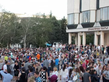 Абитуриентските балове взеха връх над вота в Добрич