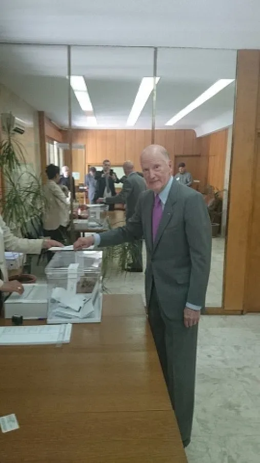 Симеон Сакскобургготски гласува в Мадрид