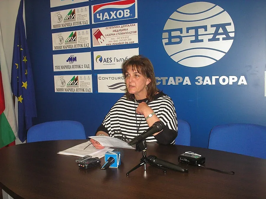 Гонят бял Мерцедес, купавал гласове в ромската махала