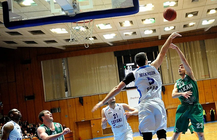 "Балкан" извади отбора, полиция крие съдиите