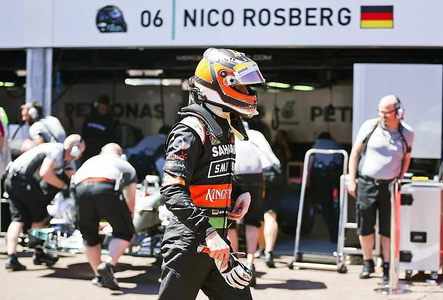 "Мерцедес" доминира и в Монако