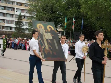 Над стогодишна икона води празничното шествие в Добрич