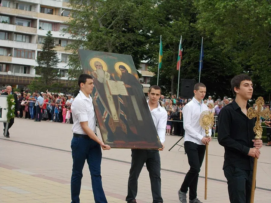 Над стогодишна икона води празничното шествие в Добрич