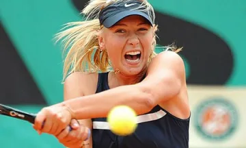 Маша чака Цвети на "Ролан Гарос"