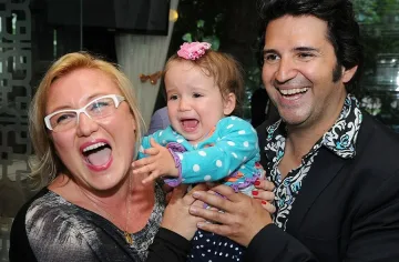 Силвестър рапира в парче на Елвиса