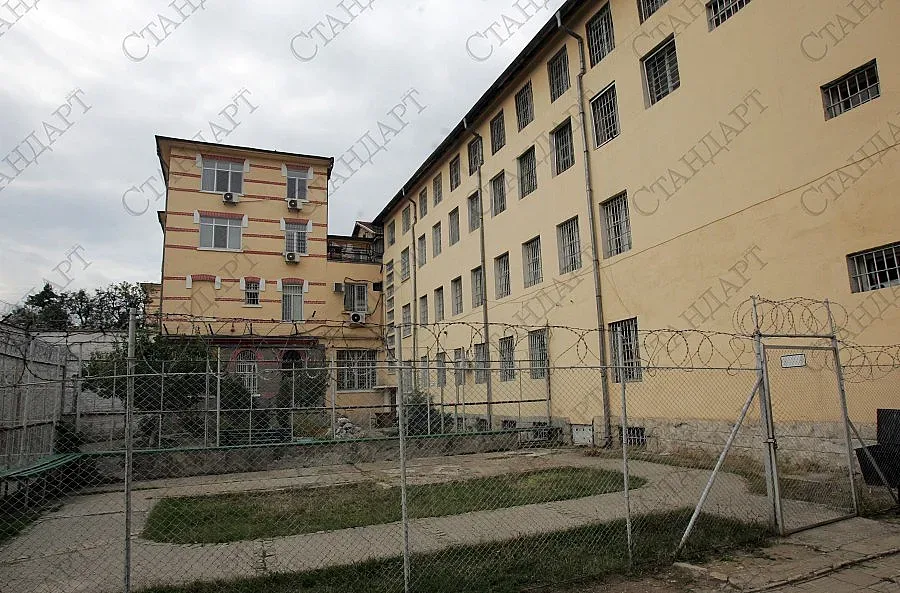  40 избирателни секции в арестите и затворите