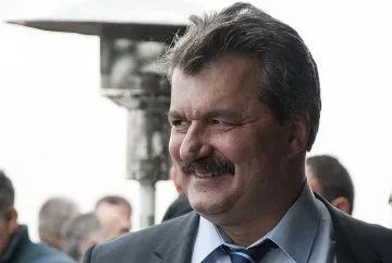 "Левски" дава дял от клуба на феновете