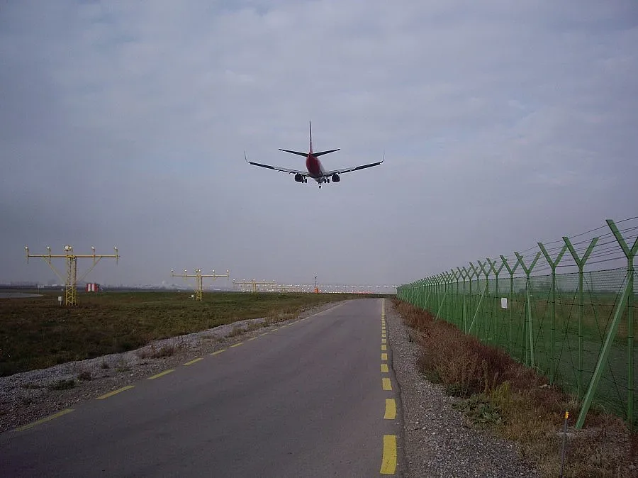 Летище София блокира над 50 млн. по дело