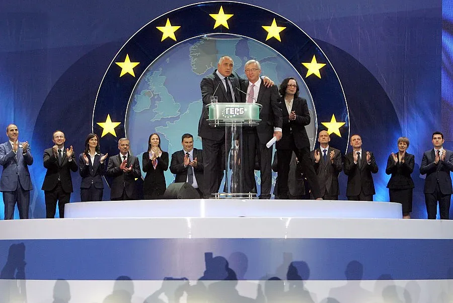 5000 обсаждат Бойко за автографи