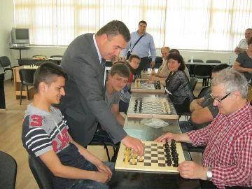 Губернатор връчи грамоти на шахматисти