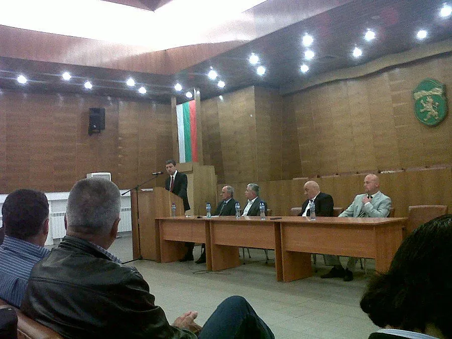 Стойнев: Искам и българският народ да яде бял хляб